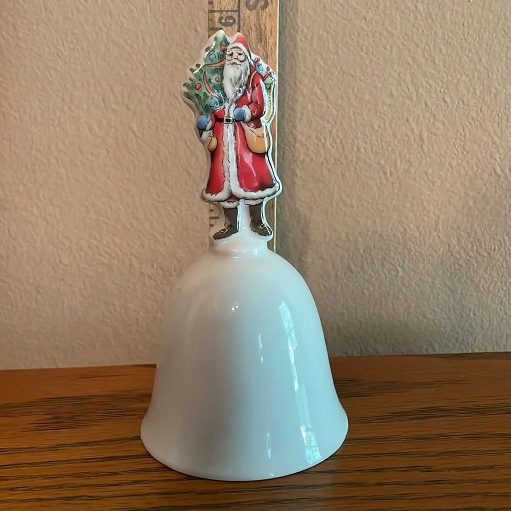 PORCELAIN Vintage Santa Dinner Bell w Clapper ⭐️Rare Find⭐️ Approximately 6” EUC